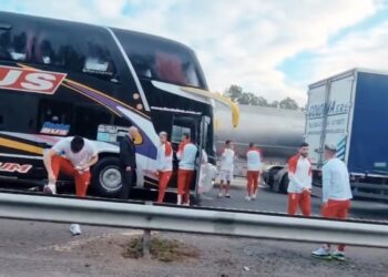¡Dos horas varados en la ruta! El imprevisto del plantel de Huracán en su viaje a Santa Fe
