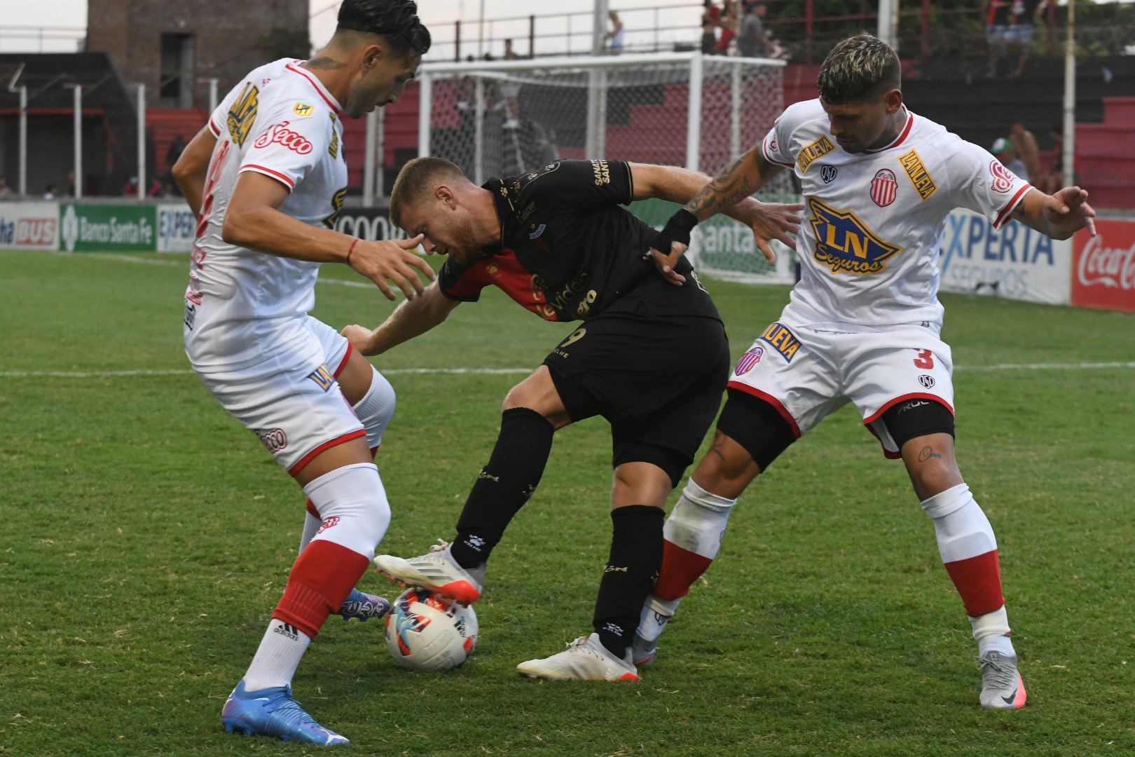 Beltrán entrenó en Colón y se acrecientan las dudas respecto a su ausencia en el clásico