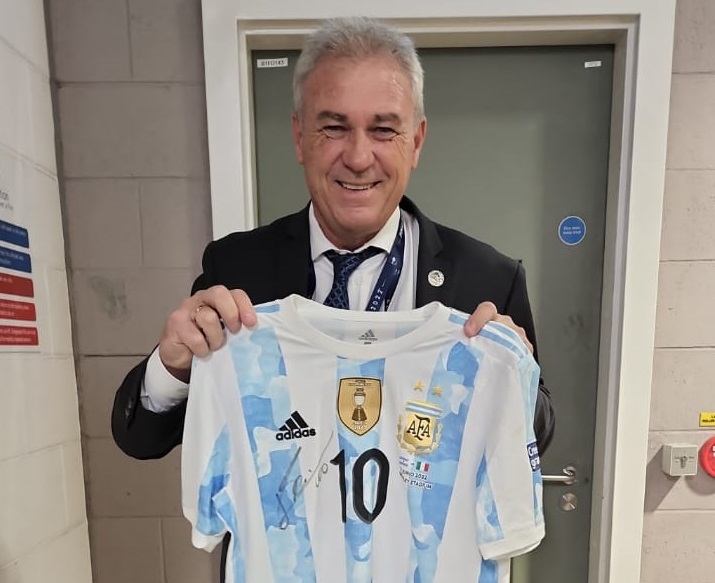 La trama detrás de la historia que culminó con la camiseta de Messi en poder de un Tatengue de ley