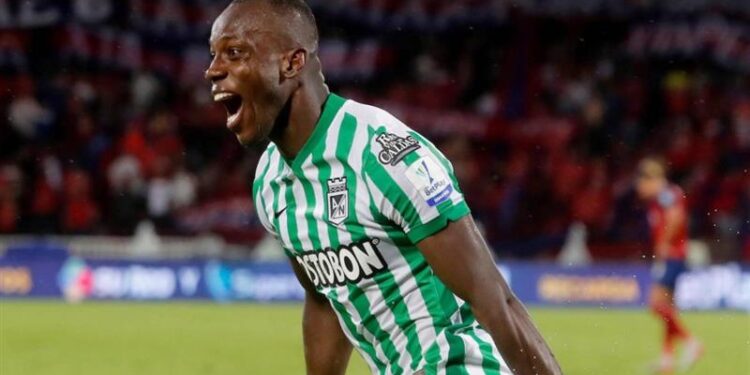 ¿Colón está interesado en un volante colombiano?