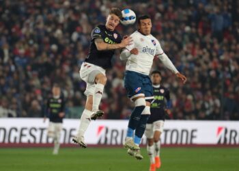 Unión perdió ante Nacional en Uruguay y está obligado a remontar dos goles