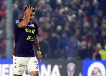 Unión perdió ante Nacional en Uruguay y está obligado a remontar dos goles