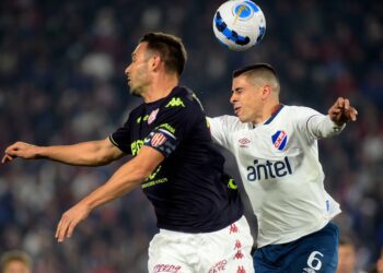 Unión perdió ante Nacional en Uruguay y está obligado a remontar dos goles