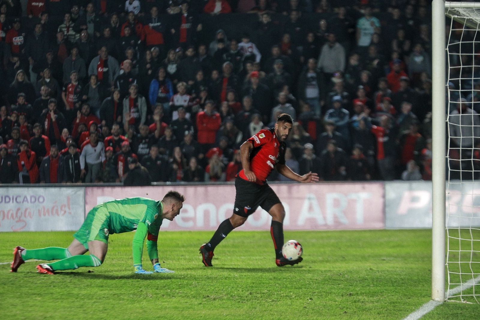 Colón volvió al triunfo ante River con gol de Abila y cortó una larga «sequía» de victorias