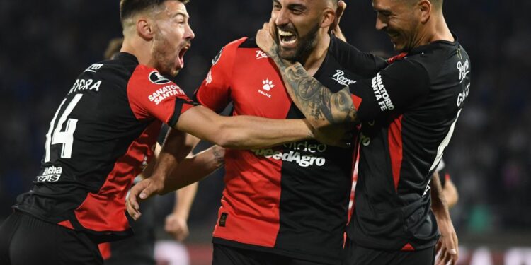 A quién le dedicó el gol Wanchope, que no para de meterla