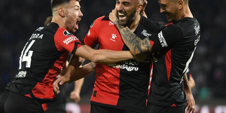 Un jugador de Colón, en el once ideal de las idas de octavos de final de la Copa Libertadores