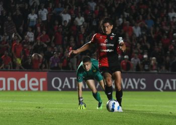 El representante del Pulga salió al cruce de las versiones que dan al jugador fuera de Colón