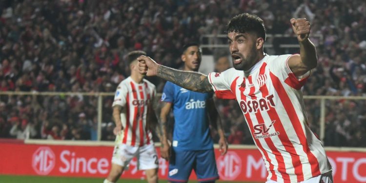 A Unión le sobraron méritos, le faltaron goles, se durmió, perdió y quedó afuera de la Copa