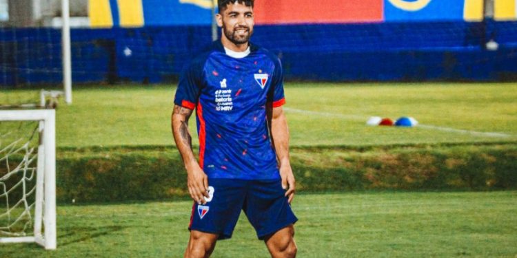 Brítez, entre su tatuaje, el debut y un rival conocido en la Copa de Brasil