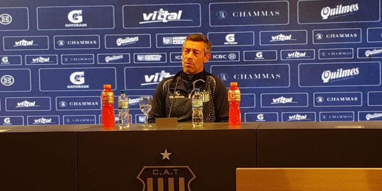 «Colón es un gran equipo, la única forma para dominar el partido es teniendo el balón»