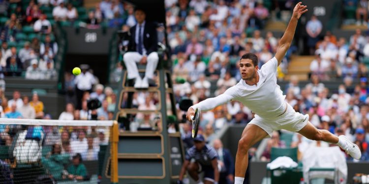 Carlos Alcaraz y Novak Djokovic siguen avanzando y se metieron en los octavos de Wimbledon
