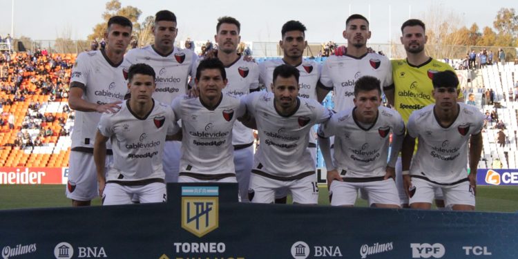 Colón volvió a perder en Mendoza y las horas de Falcioni ahora sí parecen estar contadas