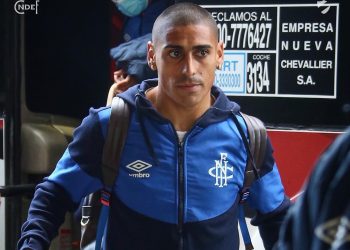 Nacional ya llegó a Santa Fe y aguarda a la espera del partido de mañana con Unión