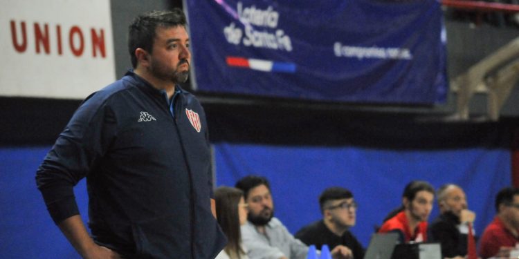 Básquet: Unión confirmó la continuidad del entrenador y presentó a su nueva incorporación