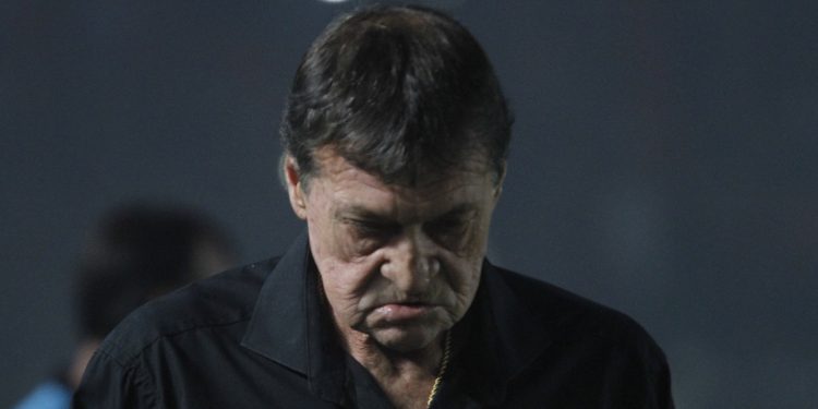 Tras su paso por Colón, Julio César Falcioni vuelve a Independiente: ¿Viene a Santa Fe el lunes?