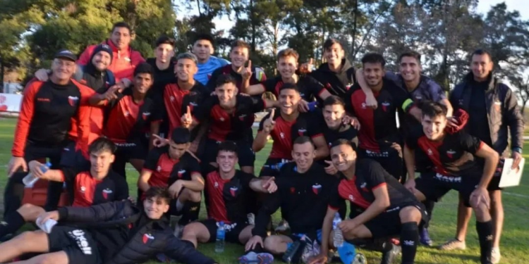 Colón festejó en el clásico de Liga Santafesina