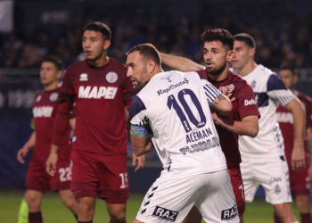 Gimnasia ganó en el Bosque y sigue prendido en la lucha