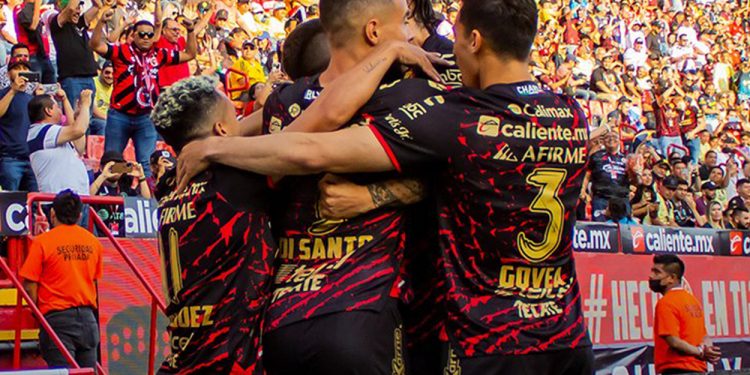 Llegó la primera victoria de Lértora en México y fue ante un grande dirigido por un ex Unión