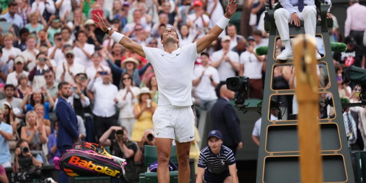 Con un resultado ajustado y lesionado, Rafa Nadal se convirtió en  semifinalista de Wimbledon