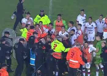 Barracas venció a Patronato con un escandaloso arbitraje que culminó con graves incidentes