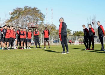 El primer once de Rondina, copado por jugadores con inferiores Sabaleras