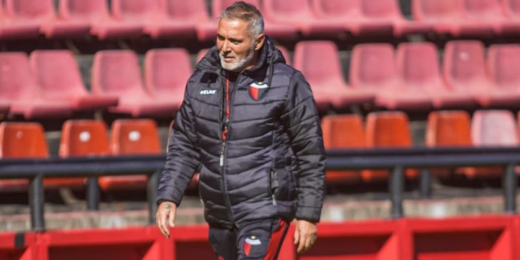 Rondina está como candidato a Mejor DT de la Fecha 10 de la LPF