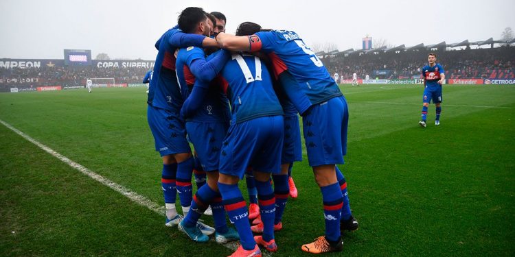 Tigre, en una gran actuación, superó con claridad a Platense