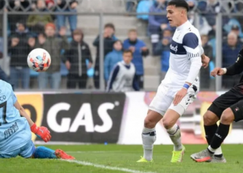 Una atajada de Chicco se postula para ser la mejor de la fecha