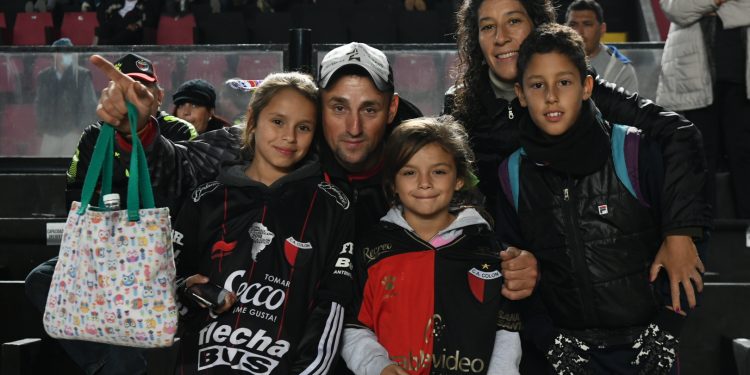 Colón comenzó a vender entradas para el duelo ante Arsenal