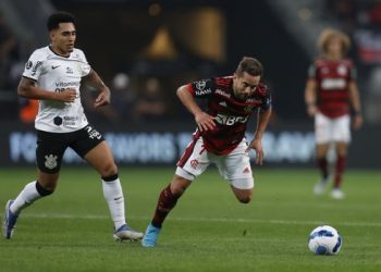 Flamengo y Corinthians lucharan por el primer lugar en las semifinales de Copa Libertadores