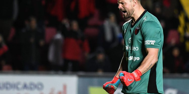 Nacho Chicco, entre los arqueros con mayor cantidad de atajadas del torneo