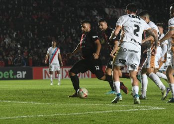 Colón igualó con Arsenal
