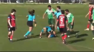 Video: cobarde agresión de un jugador a una árbitro en una Liga de Buenos Aires