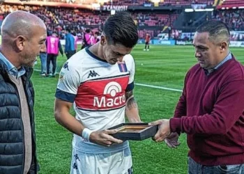Colón homenajeó a uno de sus campeones