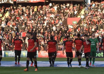 Chupete piensa cambios en defensa para recibir el domingo a Boca