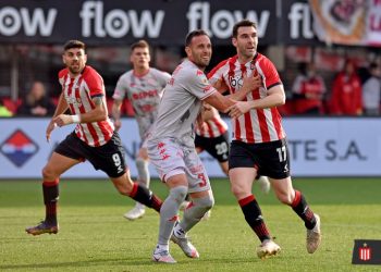 Un penal dudoso dejó a Unión sin nada en La Plata y acumuló la tercera derrota consecutiva