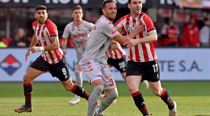 Un penal dudoso dejó a Unión sin nada en La Plata y acumuló la tercera derrota consecutiva