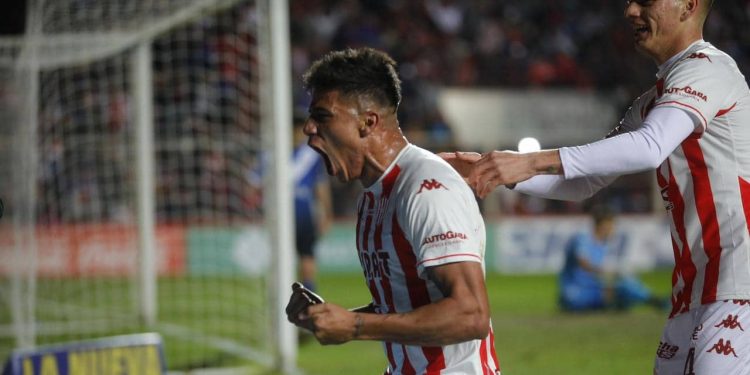 Unión lo dio vuelta, venció a Vélez y está en el podio de la LPF con un partido menos