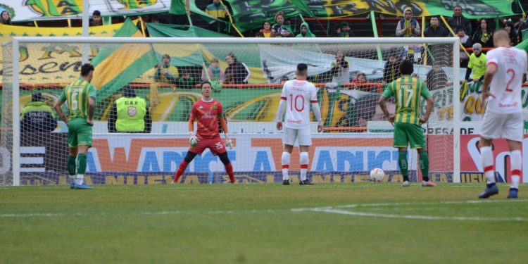 Huracán le ganó sobre el final a Aldosivi