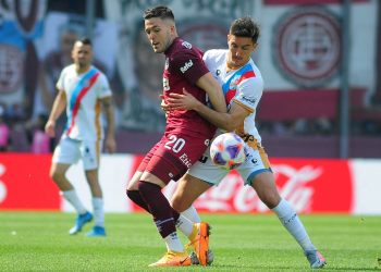 Lanús encontró la victoria en el final ante Arsenal
