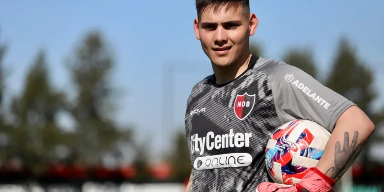 Firmó hace pocas horas en Newells y estaría mañana ante Colón