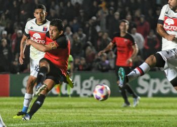 De la mano de Chupete y con los goles del Pulga, Colón volvió a sonreír