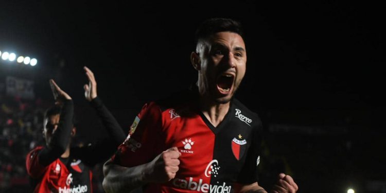 Colón igualó con Arsenal
