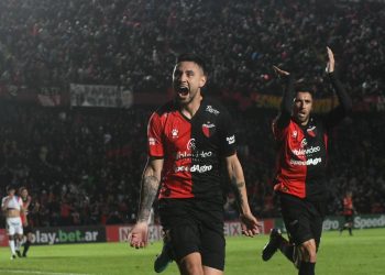 Colón igualó con Arsenal