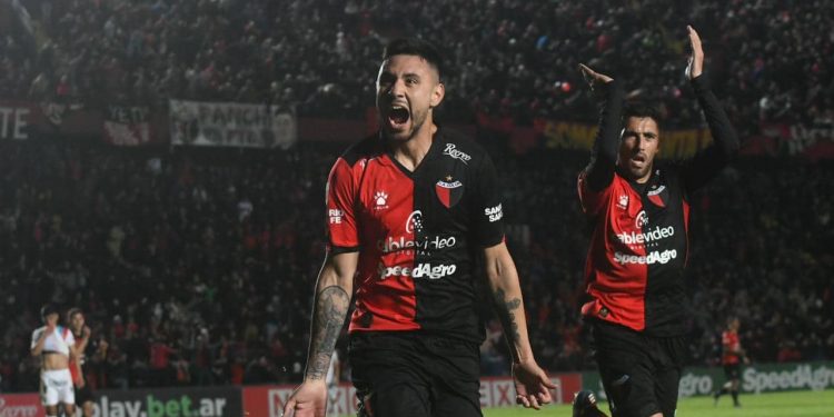 Colón igualó con Arsenal