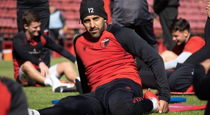 Wanchope ante Arsenal: Lujo, asistencia e increíble gol errado, para llegar a tres sin convertir