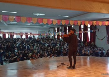 Video: tocó «Soy Sabalero» con su violín y así reaccionaron los alumnos