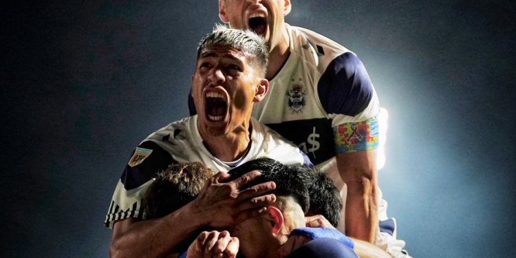 Gimnasia hizo los deberes y es líder del certamen