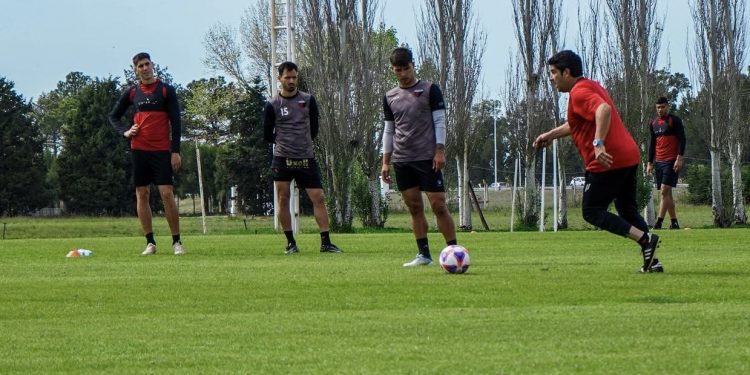 Colón oficializó la llegada de Saralegui como DT