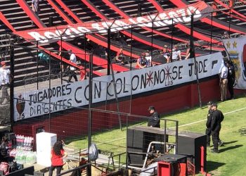 El intimidatorio mensaje de la barra a jugadores y dirigentes de Colón